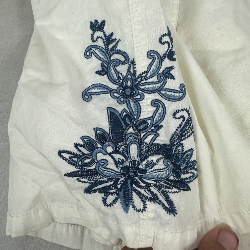 Croft & Barrow Womens White Classic Fit Skort Blue Embroidered Floral Size 12 - Picture 3 of 7